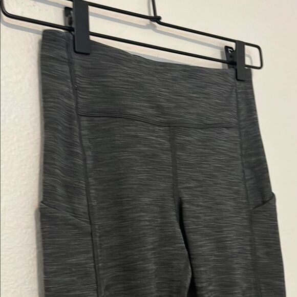 Lululemon heathered Black Leggings, size 4 - Picture 2 of 8